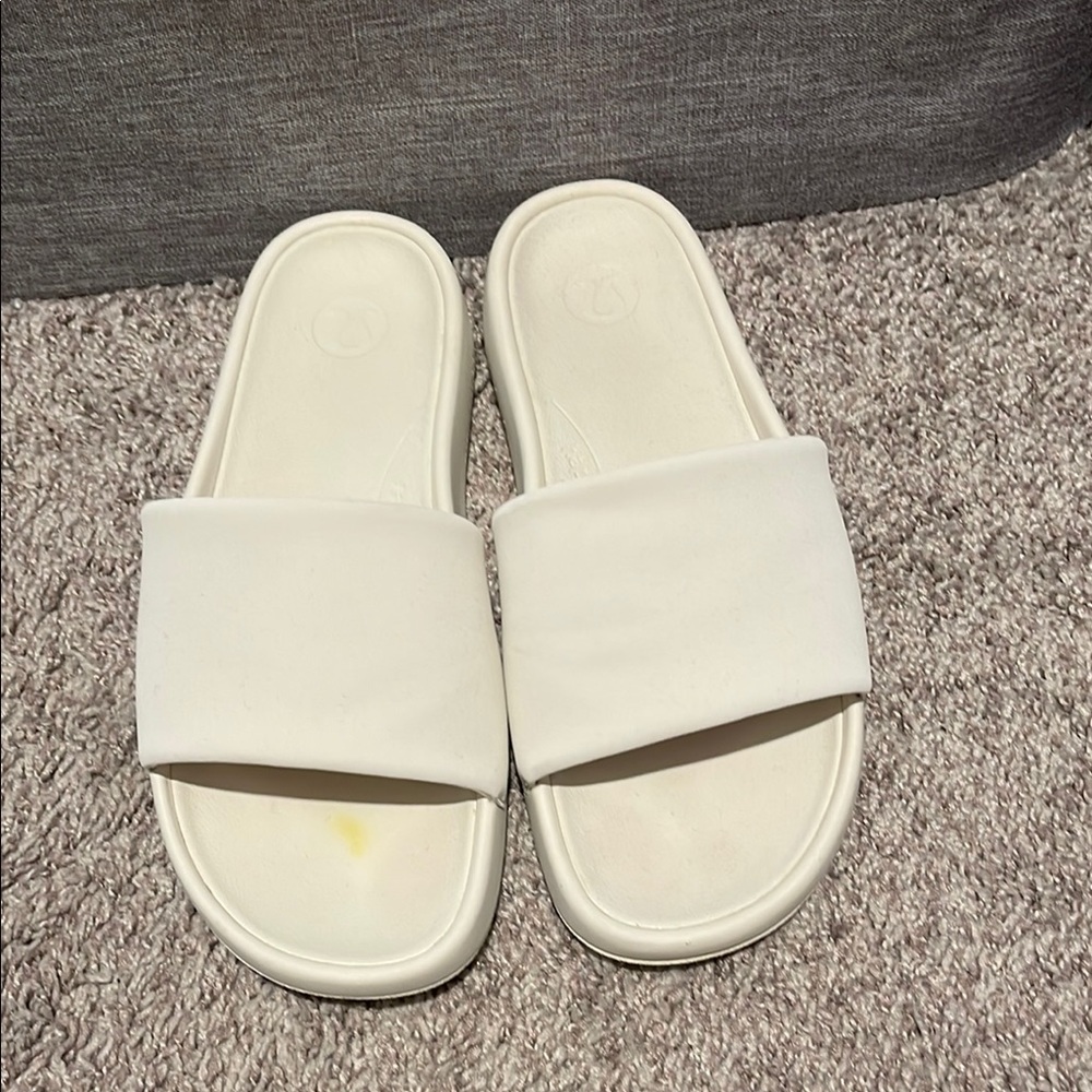 Lululemon women’s restfeel slides